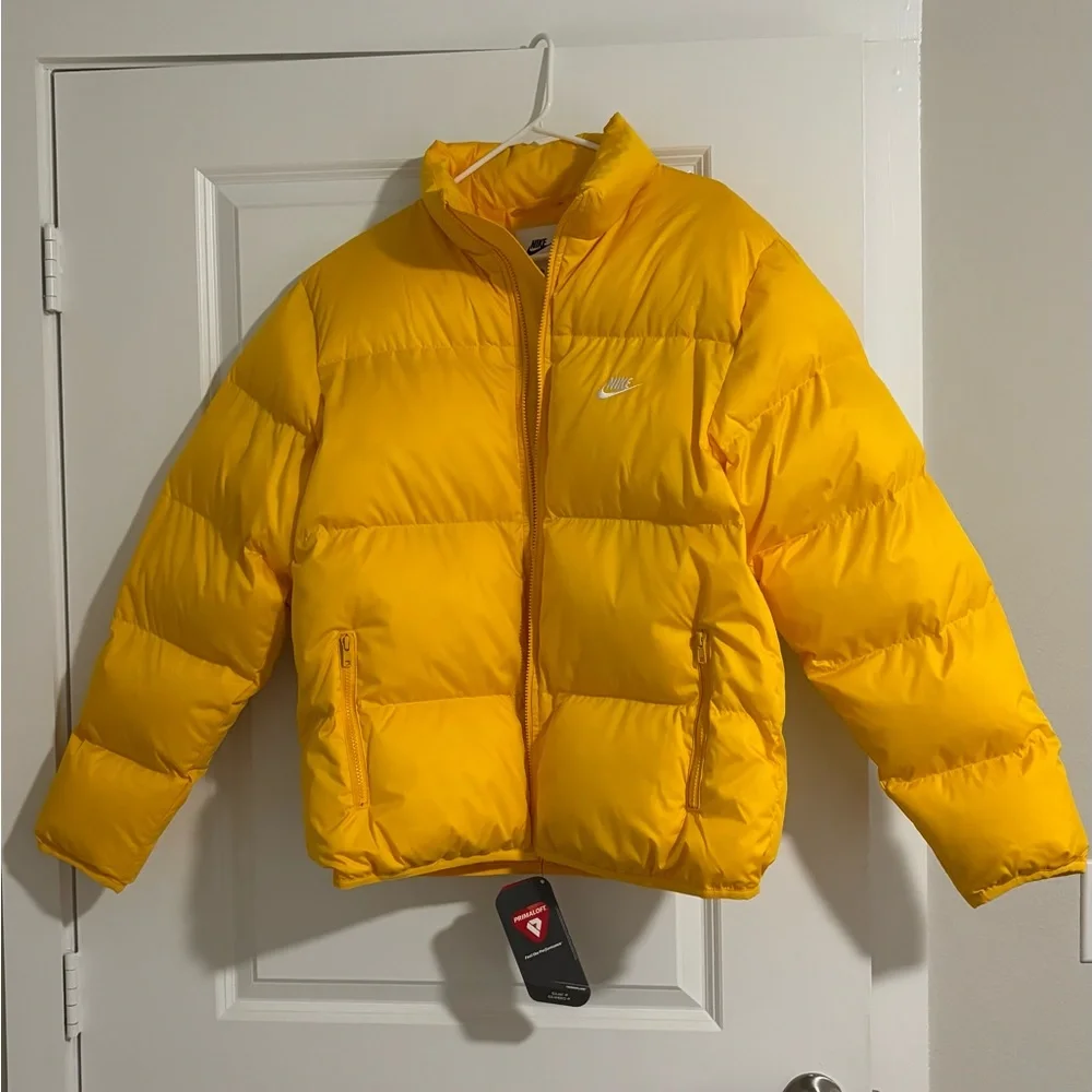 MEN'S NIKE SPORTSWEAR CLUB FUTURA LOGO PUFFER JACKET - Picture 4 of 5